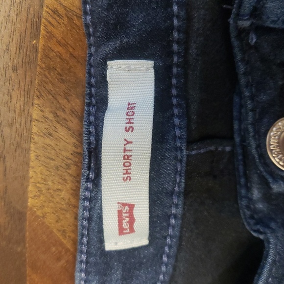 Levi's Navy Jean Shorts Classic Denim Style Girls Size 14 - Picture 2 of 6